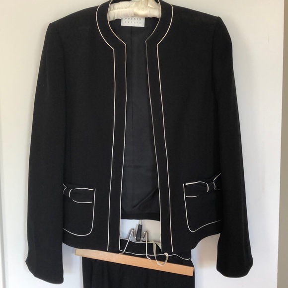 Pant suit - Picture 2 of 2